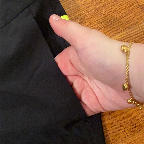 Nike women’s Tour Performance Bermuda golf shorts black with neon trim size 2 - Picture 5 of 8